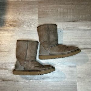 UGG BOOTS! Super cute & cozy booties (7) (TAUPE GREY) GREAT CONDITION!